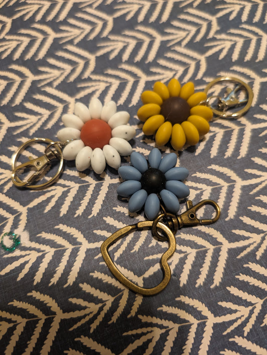 Daisy flower keychains custom colors